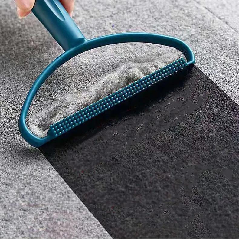 Removes pet hair in a single swipe